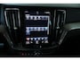 Volvo V60 B3 R-Design | Electrische bedienbare voorstoelen | Stoelverwarming | Adaptive Cruise Control | Parkeerverwarming | BLIS | Panoramadak | Parkeercamera | Parkeersensoren voor + achter | Semi Electrische Wegklapbare Trekhaak | Harman Kardon Premium Audio