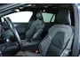 Volvo V60 B3 R-Design | Electrische bedienbare voorstoelen | Stoelverwarming | Adaptive Cruise Control | Parkeerverwarming | BLIS | Panoramadak | Parkeercamera | Parkeersensoren voor + achter | Semi Electrische Wegklapbare Trekhaak | Harman Kardon Premium Audio