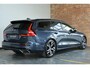 Volvo V60 B3 R-Design | Electrische bedienbare voorstoelen | Stoelverwarming | Adaptive Cruise Control | Parkeerverwarming | BLIS | Panoramadak | Parkeercamera | Parkeersensoren voor + achter | Semi Electrische Wegklapbare Trekhaak | Harman Kardon Premium Audio