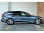 Volvo V60 B3 R-Design | Electrische bedienbare voorstoelen | Stoelverwarming | Adaptive Cruise Control | Parkeerverwarming | BLIS | Panoramadak | Parkeercamera | Parkeersensoren voor + achter | Semi Electrische Wegklapbare Trekhaak | Harman Kardon Premium Audio