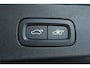 Volvo V60 B3 R-Design | Electrische bedienbare voorstoelen | Stoelverwarming | Adaptive Cruise Control | Parkeerverwarming | BLIS | Panoramadak | Parkeercamera | Parkeersensoren voor + achter | Semi Electrische Wegklapbare Trekhaak | Harman Kardon Premium Audio