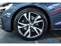 Volvo V60 B3 R-Design | Electrische bedienbare voorstoelen | Stoelverwarming | Adaptive Cruise Control | Parkeerverwarming | BLIS | Panoramadak | Parkeercamera | Parkeersensoren voor + achter | Semi Electrische Wegklapbare Trekhaak | Harman Kardon Premium Audio