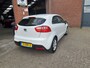Kia Rio 1.2 CVVT Super Pack, Dealer onderhouden, zeer rijk uitgeruste uitvoering, parkeer sensoren, bluetooth, cruise control