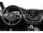 Volvo XC60 T6 350PK Automaat AWD Plus Black Edition Panoramadak/ Elektrisch bedienbare voorstoelen met geheugen/ Stoelverwarming/ Stuurverwarming/ Harman Kardon audio/ 360 Camera/