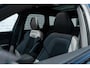 Volvo XC60 2.0 T8 Plug-in hybrid AWD Plus Black Edition | Adaptieve Cruise Control | Panoramadak | Harman Kardon Audio | Stoel-/Stuur-/Voorruitverwarming | Dodehoek Detectie | 360° Parkeercamera |