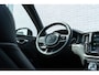 Volvo XC60 2.0 T8 Plug-in hybrid AWD Plus Black Edition | Adaptieve Cruise Control | Panoramadak | Harman Kardon Audio | Stoel-/Stuur-/Voorruitverwarming | Dodehoek Detectie | 360° Parkeercamera |