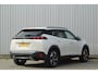 Peugeot 2008 1.2 130PK Allure Pack | Afneembare Trekhaak | Camera | Navigatie | | Binnenspiegel automatisch dimmend | Cruise control | DAB ontvanger