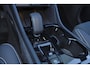 Volvo XC40 B3 Ultra Black Edition - Panorama/schuifdak - IntelliSafe Assist & Surround - 360º Camera - Harman/Kardon audio - LED Pixel koplampen - Verwarmde voorstoelen & stuur - Parkeersensoren voor & achter - Elektr. bedienb. voorstoelen met geheugen links - Draadloze tel. lader - Extra getint glas - 20' LMV