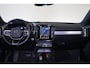 Volvo XC40 B3 Ultra Black Edition - Panorama/schuifdak - IntelliSafe Assist & Surround - 360º Camera - Harman/Kardon audio - LED Pixel koplampen - Verwarmde voorstoelen & stuur - Parkeersensoren voor & achter - Elektr. bedienb. voorstoelen met geheugen links - Draadloze tel. lader - Extra getint glas - 20' LMV