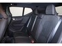 Volvo XC40 B3 Ultra Black Edition - Panorama/schuifdak - IntelliSafe Assist & Surround - 360º Camera - Harman/Kardon audio - LED Pixel koplampen - Verwarmde voorstoelen & stuur - Parkeersensoren voor & achter - Elektr. bedienb. voorstoelen met geheugen links - Draadloze tel. lader - Extra getint glas - 20' LMV
