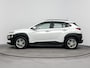 Hyundai Kona 1.0T Comfort 120Pk | Navigatie Via Apple & Android Carplay | Achteruitrijcamera | Parkeersensoren Achter | Climate Control | Cruise Control & Snelheidsbegrenzer | Trekhaak |