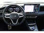 Volkswagen Tiguan 1.5 eHybrid R-Line Business NL auto 1e eigenaar nieuw door ons geleverd Lederen bekleding met elektrische stoelverstelling + geheugen + ventilatie + verwarming black style comfort plus 4 x stoelverwarming trekhaak multimedia pakket plus met o.a. harman en kardon head up display assistentie pakket plus met rondom zicht camera design met LED matrix 20" LMV