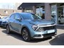 Kia Sportage 1.6 T-GDi MHEV PULSE CAMERA ALL-SEASONS CARPLAY DAB NAVI RESERVEWIEL 4XSTOELVERWARMING 17"LMV 2XPDC ZWARTE-HEMEL STUURVERWARMING DEALERONDH. ENZ.