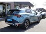 Kia Sportage 1.6 T-GDi MHEV PULSE CAMERA ALL-SEASONS CARPLAY DAB NAVI RESERVEWIEL 4XSTOELVERWARMING 17"LMV 2XPDC ZWARTE-HEMEL STUURVERWARMING DEALERONDH. ENZ.