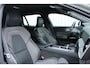 Volvo V60 B4 Plus Dark | Verwarmbare voorstoelen en stuurwiel | Parkeercamera achter | Apple carplay/Android auto | Elektrische achterklep | Keyless | 17 inch Lichtmetalen velgen | Standkachel | DAB + radio | Adaptieve cruise control
