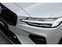 Volvo V60 B4 Plus Dark | Verwarmbare voorstoelen en stuurwiel | Parkeercamera achter | Apple carplay/Android auto | Elektrische achterklep | Keyless | 17 inch Lichtmetalen velgen | Standkachel | DAB + radio | Adaptieve cruise control