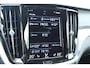 Volvo V60 B4 Plus Dark | Verwarmbare voorstoelen en stuurwiel | Parkeercamera achter | Apple carplay/Android auto | Elektrische achterklep | Keyless | 17 inch Lichtmetalen velgen | Standkachel | DAB + radio | Adaptieve cruise control