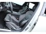 Volvo V60 B4 Plus Dark | Verwarmbare voorstoelen en stuurwiel | Parkeercamera achter | Apple carplay/Android auto | Elektrische achterklep | Keyless | 17 inch Lichtmetalen velgen | Standkachel | DAB + radio | Adaptieve cruise control