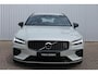 Volvo V60 B4 Plus Dark | Verwarmbare voorstoelen en stuurwiel | Parkeercamera achter | Apple carplay/Android auto | Elektrische achterklep | Keyless | 17 inch Lichtmetalen velgen | Standkachel | DAB + radio | Adaptieve cruise control