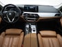 BMW 5-Serie Touring 530e | Panoramadak | Trekhaak | Leder | Camera | Memory | Sfeerlicht | Carplay