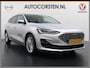 Ford Focus Wagon T 125PK Hybride Trekhaak Navi Camera LED Dual-ECC Keyless FordPass-ConnectStoel+Stuur+Voorruitverwarming Apple Carplay Android Auto Cruise Control Pdc Titanium Style DAB Bluetooth Lmv 17" Ecc GSM Draadloos Opladen Led Privacy Glas Isofix Lane Assist Keyless Licht-/regensensor Origineel Nederlandse Auto € 34.000 nieuw