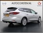 Ford Focus Wagon T 125PK Hybride Trekhaak Navi Camera LED Dual-ECC Keyless FordPass-ConnectStoel+Stuur+Voorruitverwarming Apple Carplay Android Auto Cruise Control Pdc Titanium Style DAB Bluetooth Lmv 17" Ecc GSM Draadloos Opladen Led Privacy Glas Isofix Lane Assist Keyless Licht-/regensensor Origineel Nederlandse Auto € 34.000 nieuw