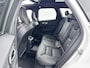 Volvo XC60 T6 Recharge Plus Black Edition | 21" | Geventileerd Nappa | Stoelventilatie | Trekhaak | Head-Up | Panoramadak | Harman Kardon | 360 Camera | Full LED | Adaptieve Cruise | BLIS