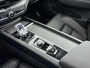 Volvo XC60 T6 Recharge Plus Black Edition | 21" | Geventileerd Nappa | Stoelventilatie | Trekhaak | Head-Up | Panoramadak | Harman Kardon | 360 Camera | Full LED | Adaptieve Cruise | BLIS