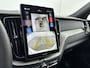 Volvo XC60 T6 Recharge Plus Black Edition | 21" | Geventileerd Nappa | Stoelventilatie | Trekhaak | Head-Up | Panoramadak | Harman Kardon | 360 Camera | Full LED | Adaptieve Cruise | BLIS