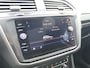 Volkswagen Tiguan 1.4 TSI 150 pk DSG ACT Comfortline Business | Panorama Dak | Trekhaak | Ergostoel | Stoelverwarming | Elektrische Klep | ACC | Climat Control | Navigatie | 17" LM |