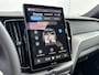 Volvo XC60 T6 Recharge Plus Black Edition | 21" | Geventileerd Nappa | Stoelventilatie | Trekhaak | Head-Up | Panoramadak | Harman Kardon | 360 Camera | Full LED | Adaptieve Cruise | BLIS