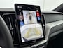 Volvo XC60 T6 Recharge Plus Black Edition | 21" | Geventileerd Nappa | Stoelventilatie | Trekhaak | Head-Up | Panoramadak | Harman Kardon | 360 Camera | Full LED | Adaptieve Cruise | BLIS