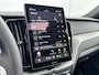 Volvo XC60 T6 Recharge Plus Black Edition | 21" | Geventileerd Nappa | Stoelventilatie | Trekhaak | Head-Up | Panoramadak | Harman Kardon | 360 Camera | Full LED | Adaptieve Cruise | BLIS