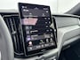 Volvo XC60 T6 Recharge Plus Black Edition | 21" | Geventileerd Nappa | Stoelventilatie | Trekhaak | Head-Up | Panoramadak | Harman Kardon | 360 Camera | Full LED | Adaptieve Cruise | BLIS