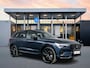 Volvo XC60 T6 Recharge Plus Black Edition | 21" | Geventileerd Nappa | Stoelventilatie | Trekhaak | Head-Up | Panoramadak | Harman Kardon | 360 Camera | Full LED | Adaptieve Cruise | BLIS