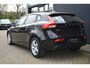Volvo V40 T2 Kinetic | Automaat | Stoelverwarming | Navigatiesysteem | Regen sensor | Parkeersensoren voor + achter | Verwarmde voorruit
