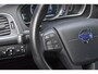 Volvo V40 T2 Kinetic | Automaat | Stoelverwarming | Navigatiesysteem | Regen sensor | Parkeersensoren voor + achter | Verwarmde voorruit