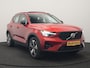 Volvo XC40 T4 Ultimate Dark PHEV 221pk Dealer O.H. | Trekhaak Af Fabriek | Panodak | Camera | Harman / Kardon | Lederen Sportstoelen Memory & Verwarmd | Keyless | Apple Carplay | Navigatie | DAB | Plug In Hybrid |