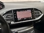 Peugeot 308 SW 1.2 PureTech Sport (APPLE CARPLAY, GROOT NAVI, TREKHAAK, SPORTSTOELEN, LM VELGEN, LANE ASSIST, NIEUWE APK, NIEUWSTAAT)