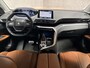 Peugeot 5008 1.2 PureTech Sport 7 Persoons Automaat (APPLE CARPLAY, BRUIN LEDER, 360 CAMERA, ADAPTIVE CRUISE, SPORTSTOELEN, GETINT GLAS, LANE ASSIST, NIEUWSTAAT)