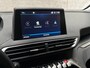 Peugeot 5008 1.2 PureTech Sport 7 Persoons Automaat (APPLE CARPLAY, BRUIN LEDER, 360 CAMERA, ADAPTIVE CRUISE, SPORTSTOELEN, GETINT GLAS, LANE ASSIST, NIEUWSTAAT)