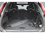 Volvo XC90 T8 Recharge AWD Ultra Dark | Luchtvering | Harman Kardon Premium Audio | Google Infotainment | Stoelverwarming | Stuurwielverwarming | 360° Parkeercamera | Parkeersensoren voor + achter | Semi-Electrische Wegklapbare trekhaak