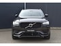 Volvo XC90 T8 Recharge AWD Ultra Dark | Luchtvering | Harman Kardon Premium Audio | Google Infotainment | Stoelverwarming | Stuurwielverwarming | 360° Parkeercamera | Parkeersensoren voor + achter | Semi-Electrische Wegklapbare trekhaak