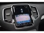 Volvo XC90 T8 Recharge AWD Ultra Dark | Luchtvering | Harman Kardon Premium Audio | Google Infotainment | Stoelverwarming | Stuurwielverwarming | 360° Parkeercamera | Parkeersensoren voor + achter | Semi-Electrische Wegklapbare trekhaak