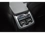 Volvo XC90 T8 Recharge AWD Ultra Dark | Luchtvering | Harman Kardon Premium Audio | Google Infotainment | Stoelverwarming | Stuurwielverwarming | 360° Parkeercamera | Parkeersensoren voor + achter | Semi-Electrische Wegklapbare trekhaak