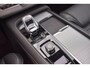 Volvo XC90 T8 Recharge AWD Ultra Dark | Luchtvering | Harman Kardon Premium Audio | Google Infotainment | Stoelverwarming | Stuurwielverwarming | 360° Parkeercamera | Parkeersensoren voor + achter | Semi-Electrische Wegklapbare trekhaak