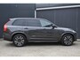 Volvo XC90 T8 Recharge AWD Ultra Dark | Luchtvering | Harman Kardon Premium Audio | Google Infotainment | Stoelverwarming | Stuurwielverwarming | 360° Parkeercamera | Parkeersensoren voor + achter | Semi-Electrische Wegklapbare trekhaak