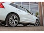 Volvo XC60 2.0 T8 Twin Engine AWD R-Design | 1e eigenaar | Keyless entry | Camera | Leer/Alcantara | Panoramadak | Cruise control | Rijstrooksensor | 19 inch | LED | Botswaarschuwing