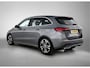 Mercedes-Benz B-klasse 180 Business Line | Elektrisch bedienbare achterklep | Cruise Control | Dodehoek detector | Inclusief 24 maanden Mercedes-Benz Certified garantie voor Europa.