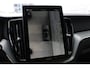 Volvo XC60 T6 Plug-in hybrid AWD Plus Black Edition | Panoramadak | Verwarmbare voorstoelen en achterbank | Verwarmbare voorruit | Keyless | Adaptieve cruise control | 360 graden camera | Premium audio by Harman Kardon | Voor & achterbank verwarmd |  Bots herkenning en activatie | Draadloze telefoonlader | Elektrisch verstelb. bestuurdersstoel met geheugen | Navigatiesysteem full map
